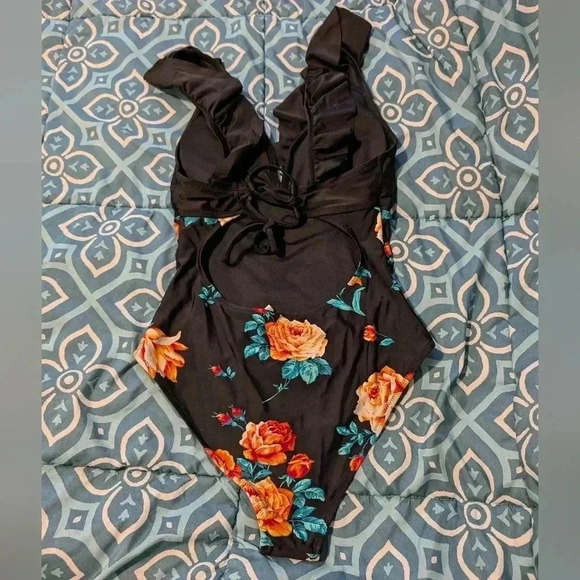 Cupshe One Piece Black Floral Open Back Swimsuit M - Picture 2 of 3